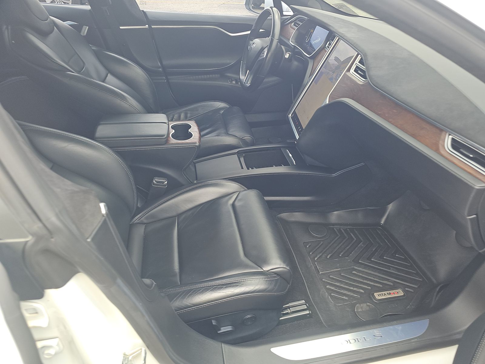 TESLA MODEL S - 9
