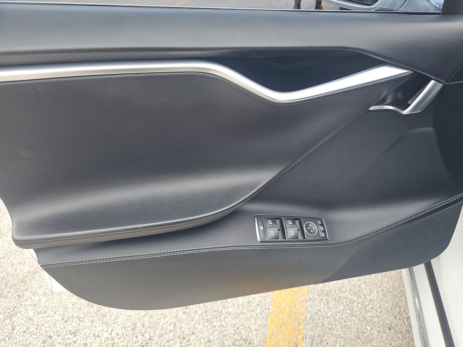 TESLA MODEL S - 10