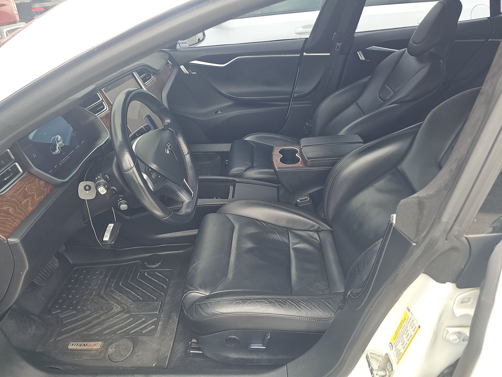TESLA MODEL S - 8