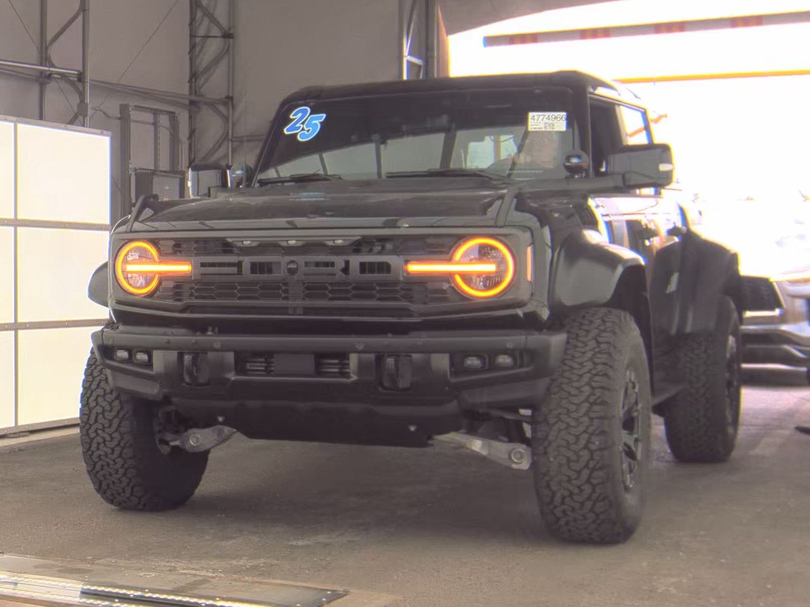 FORD BRONCO - 1
