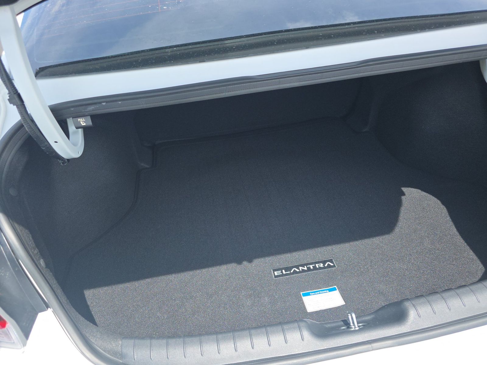 2026 Hyundai Elantra SE FWD