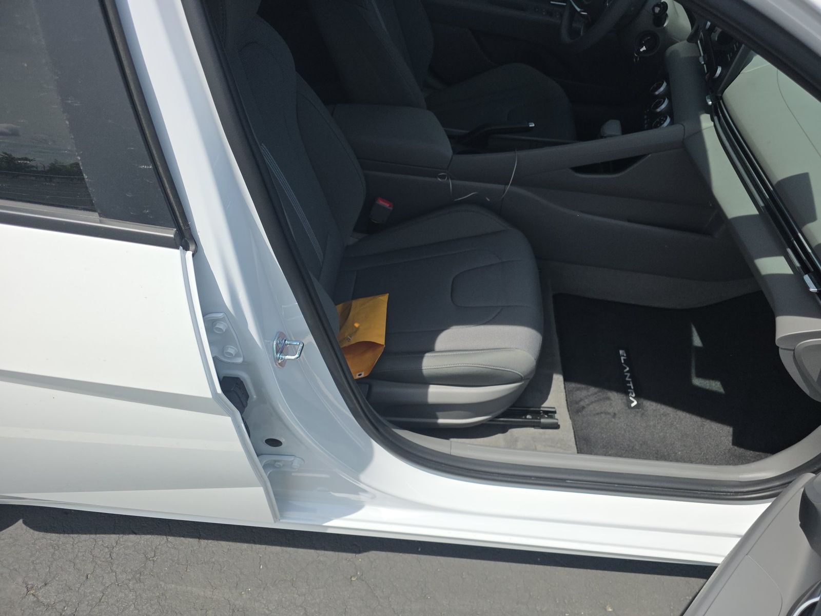 2026 Hyundai Elantra SE FWD