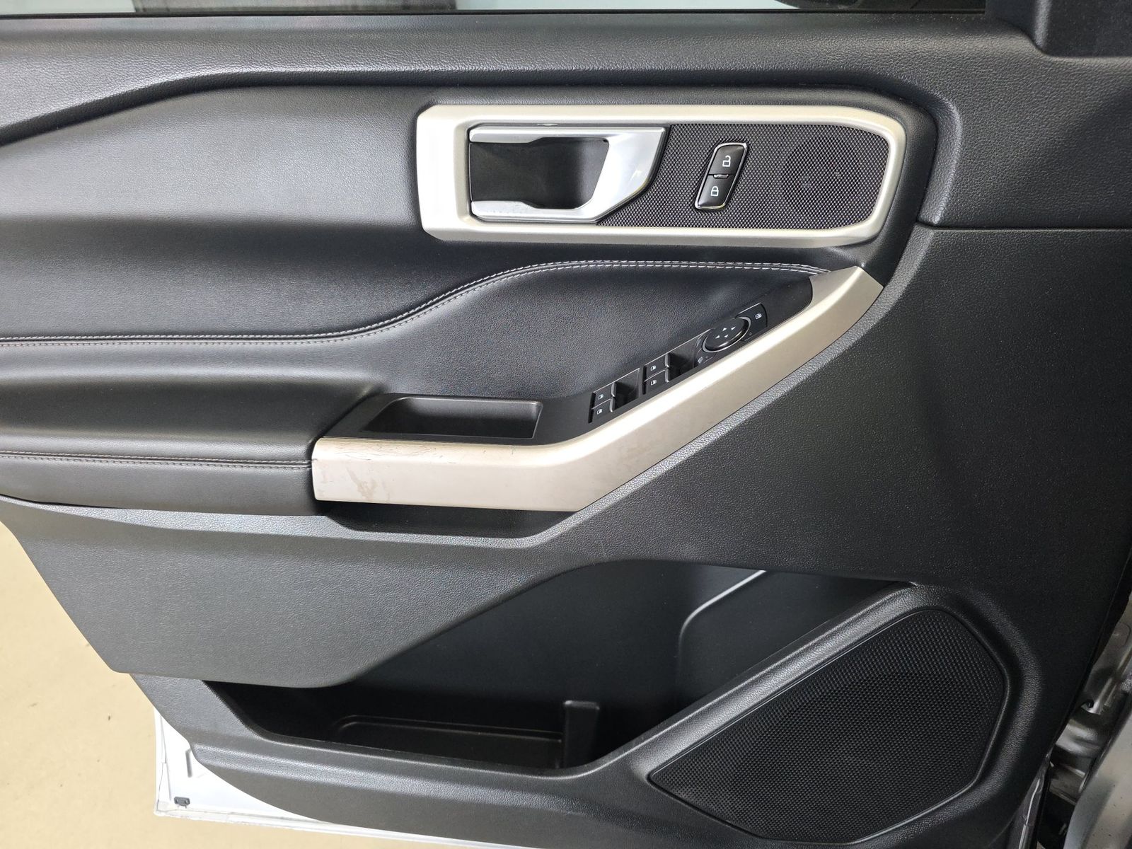 FORD EXPLORER - 10