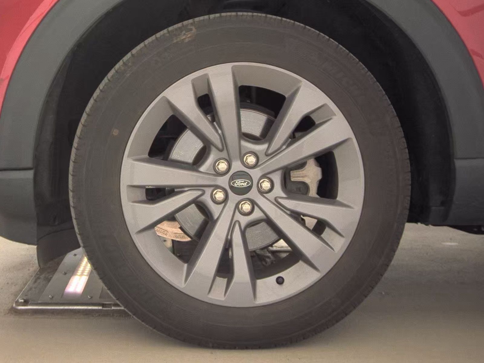 FORD EXPLORER - 10