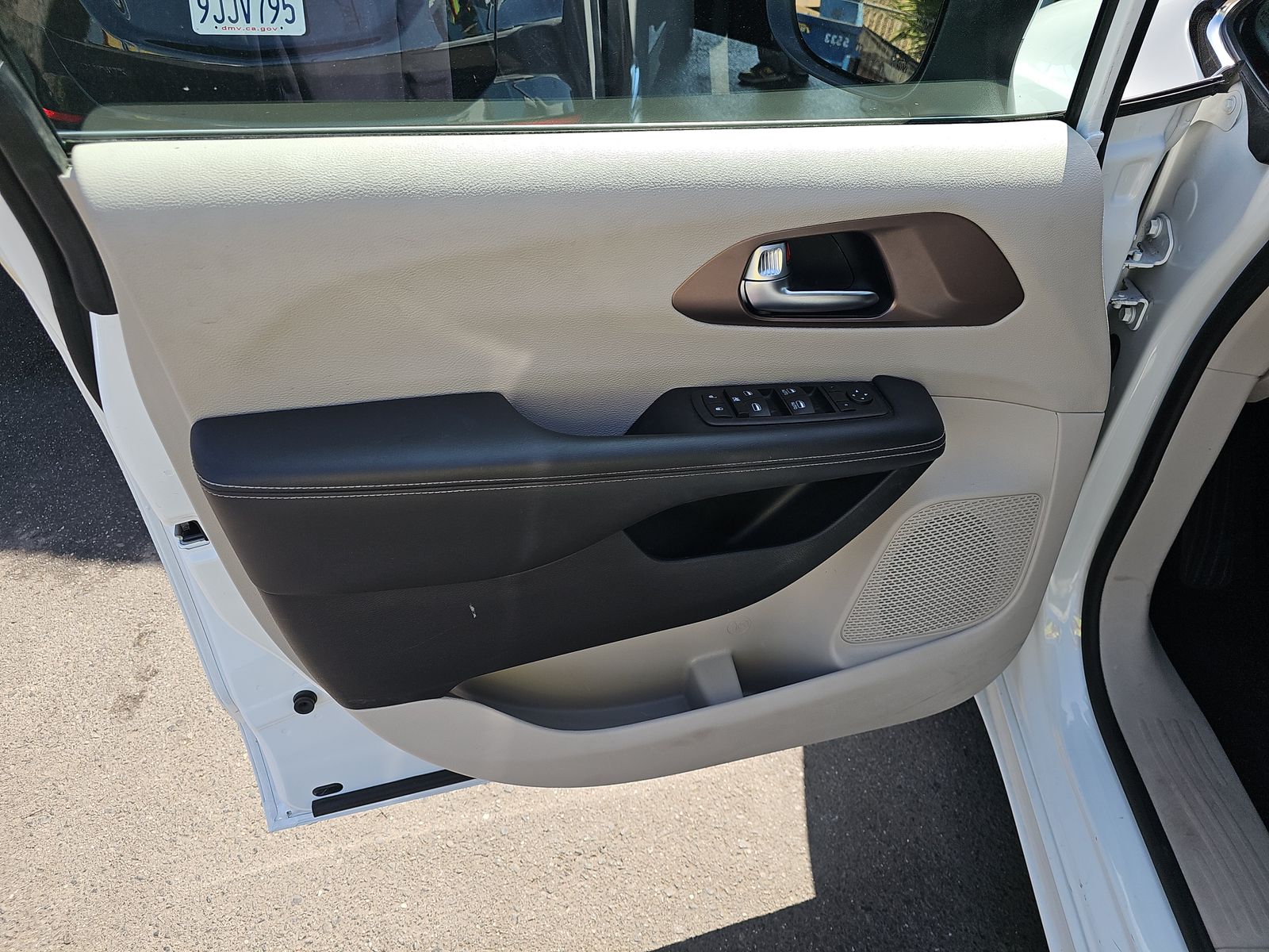 CHRYSLER VOYAGER - 10