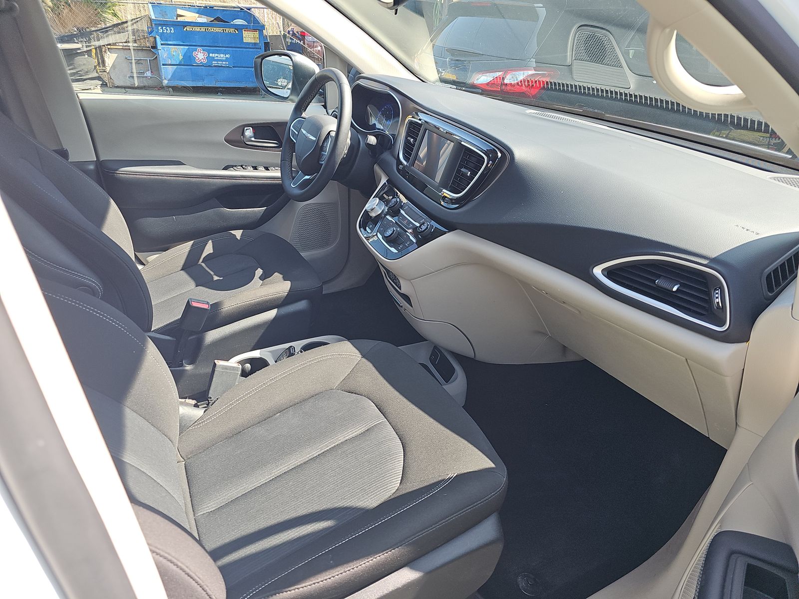 CHRYSLER VOYAGER - 9