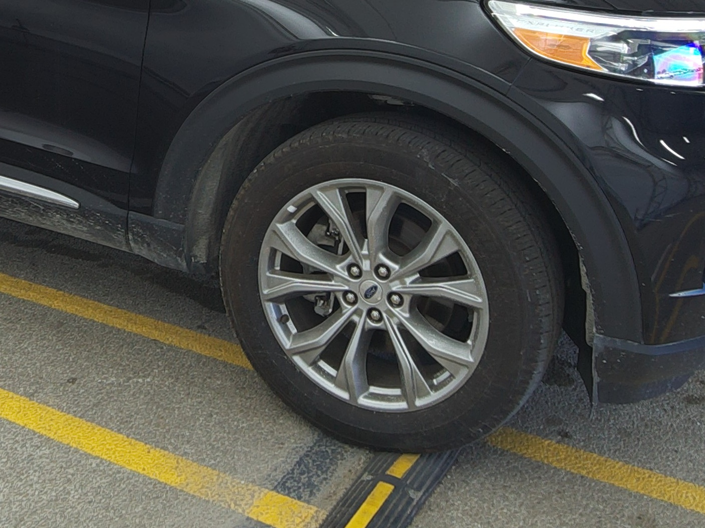 FORD EXPLORER - 9