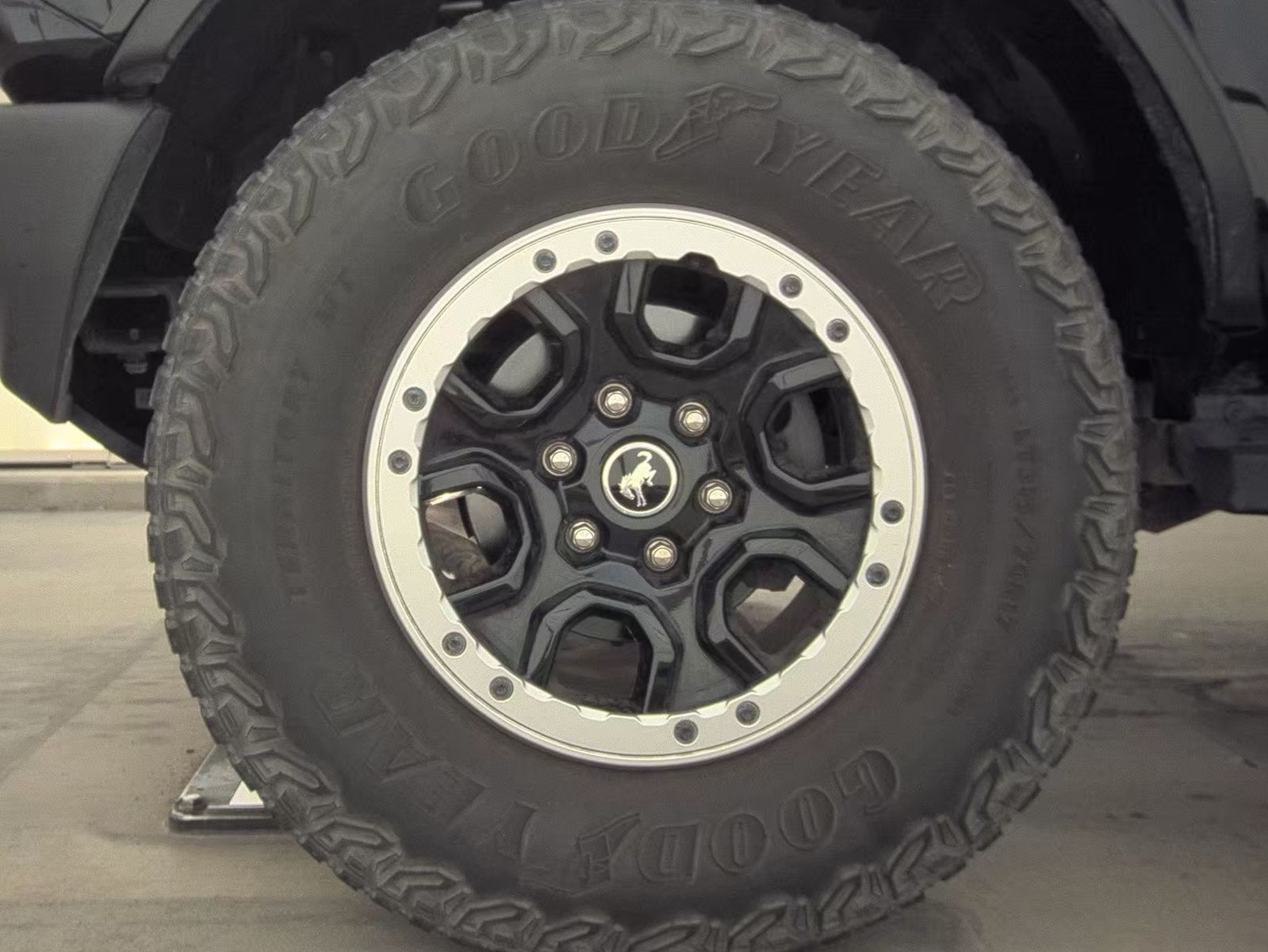FORD BRONCO - 10