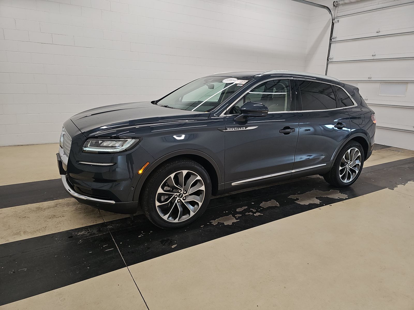 2023 Lincoln Nautilus Reserve AWD's photo