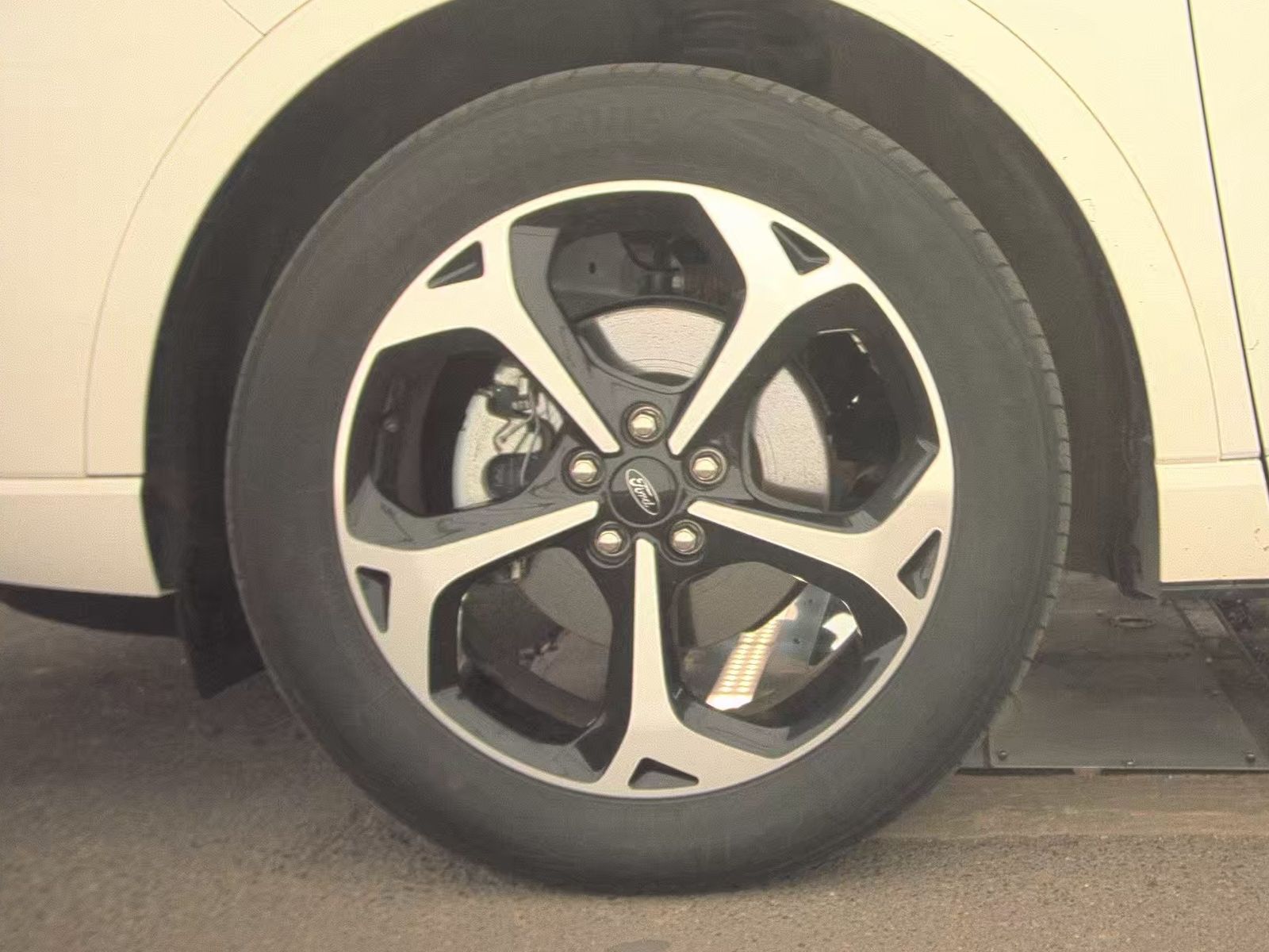 FORD ESCAPE - 10