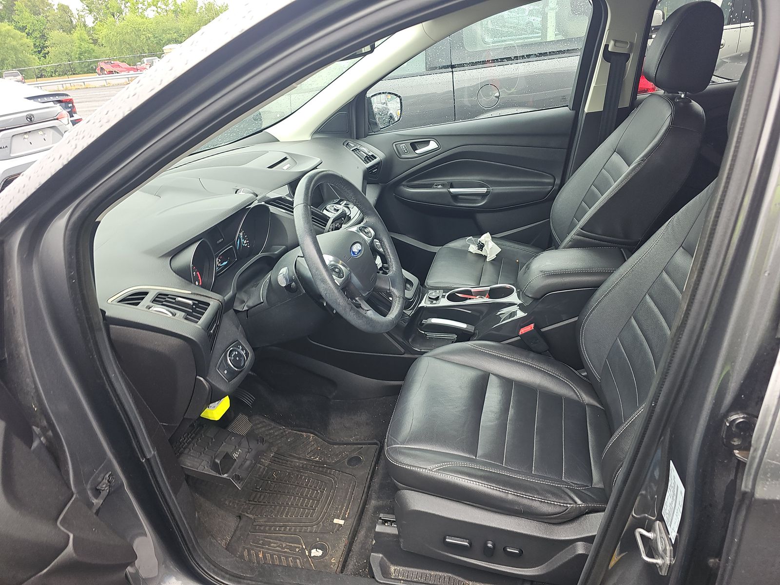 FORD ESCAPE - 8