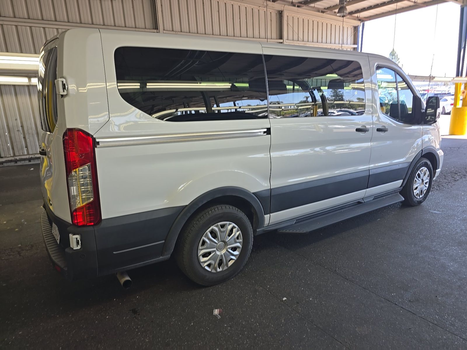 FORD TRANSIT 150 - 5