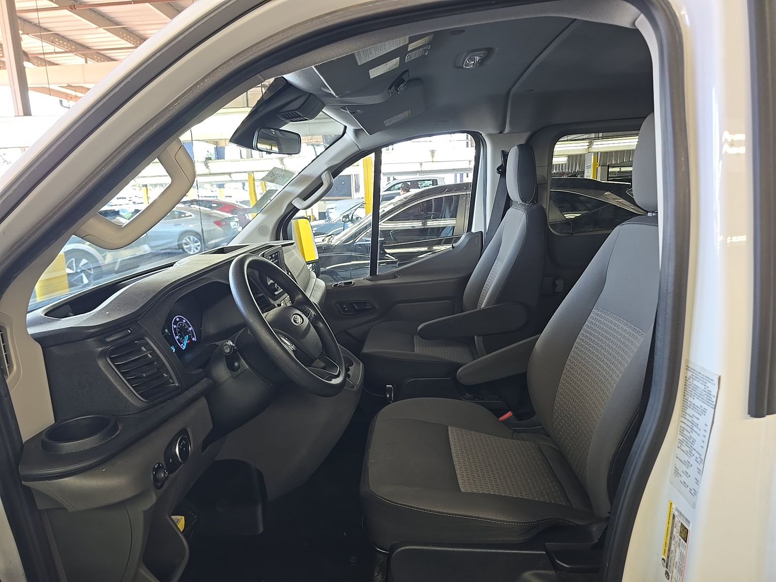 FORD TRANSIT 150 - 8