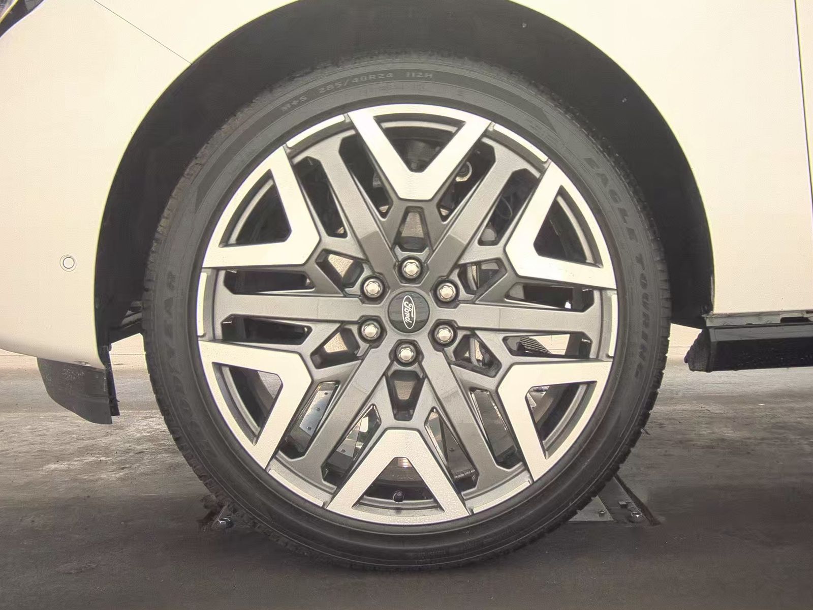 FORD EXPEDITION - 10