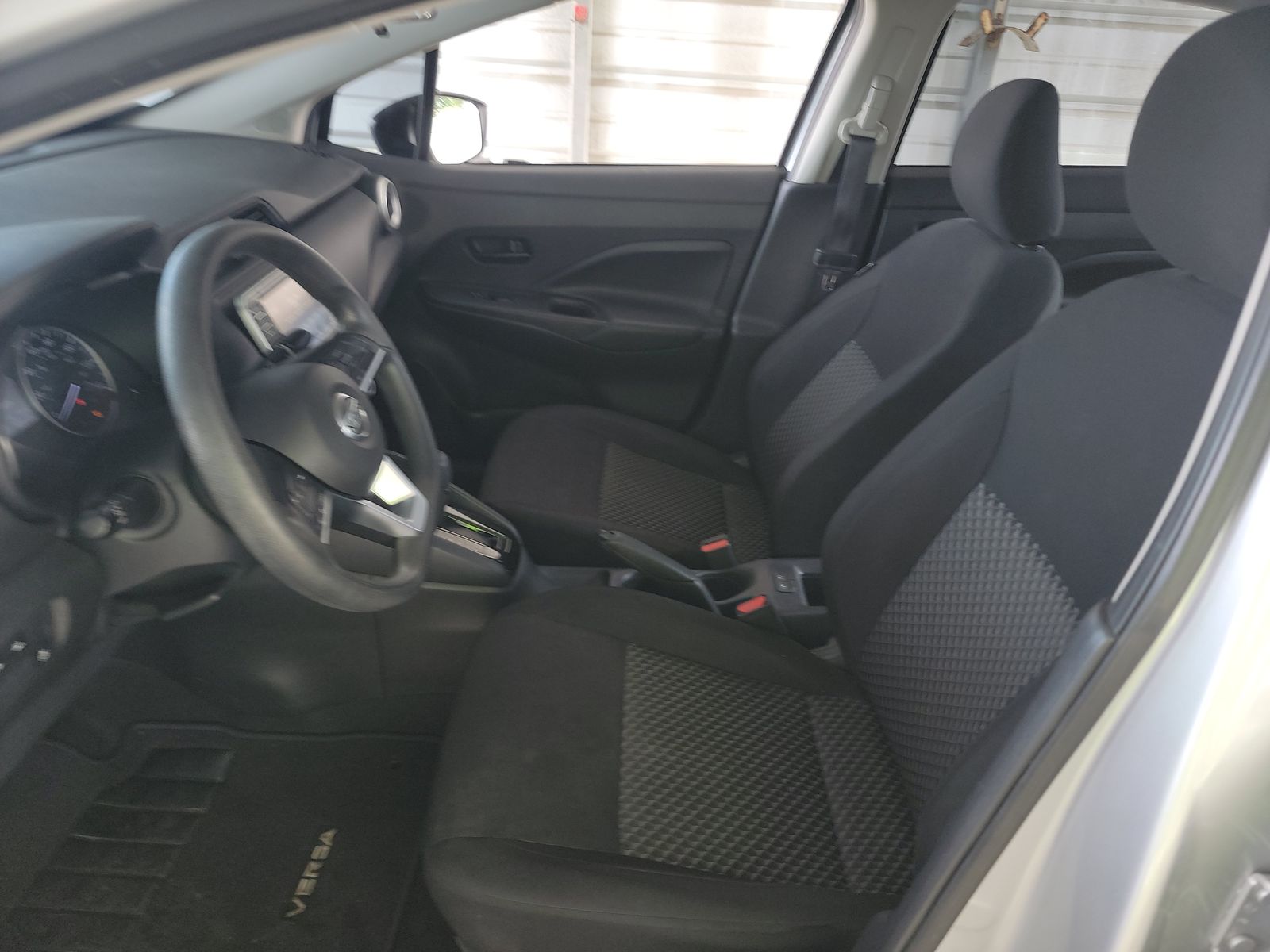 NISSAN VERSA - 8
