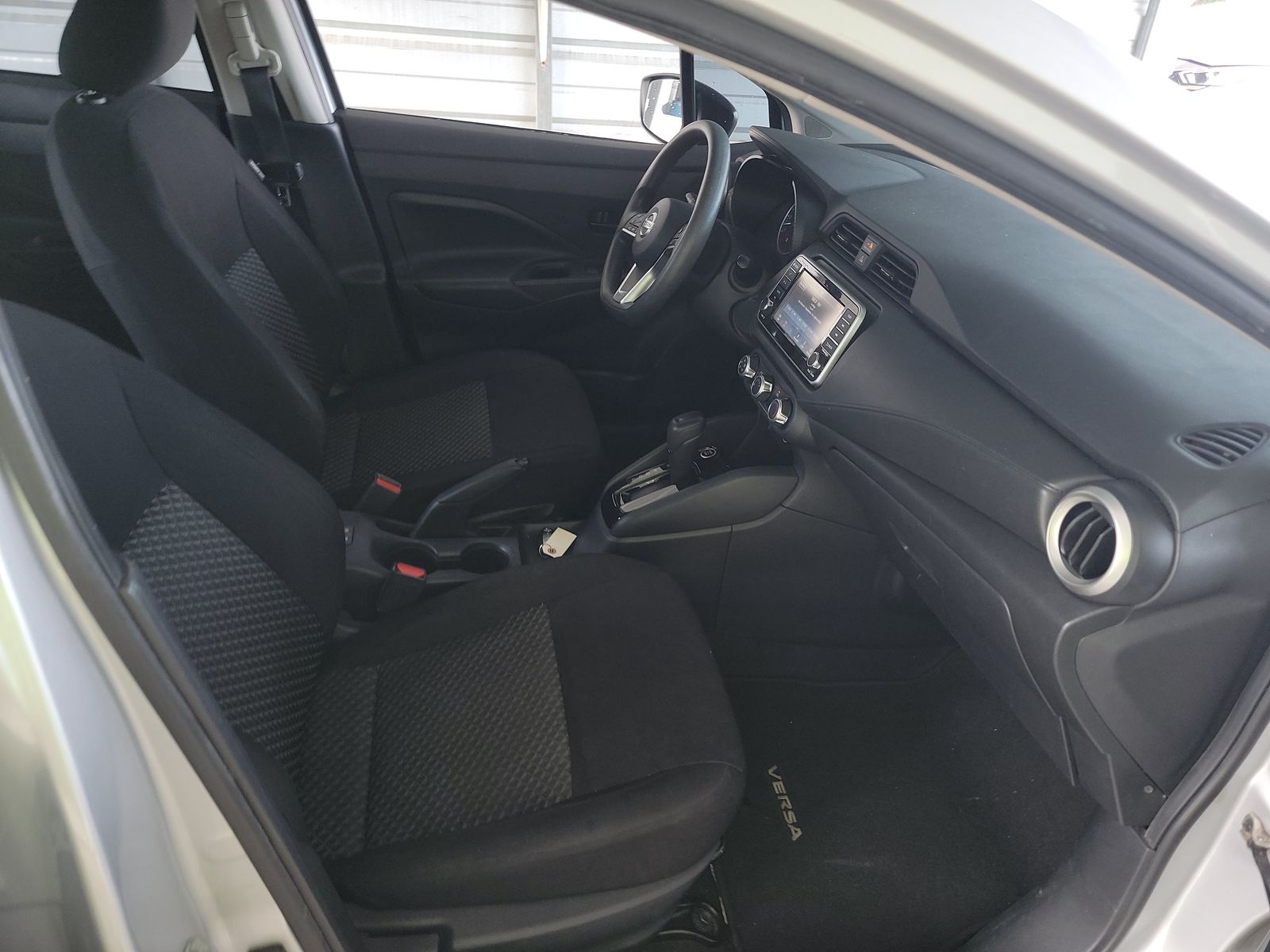 NISSAN VERSA - 9