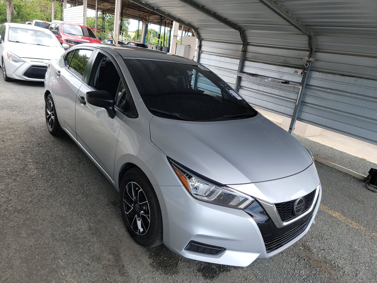 NISSAN VERSA - 4