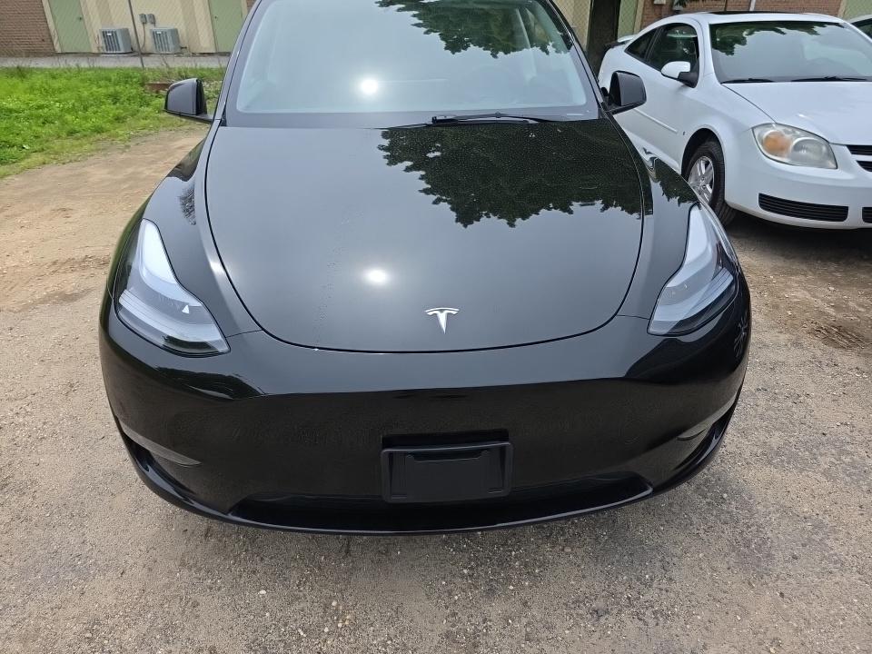 TESLA MODEL Y - 3