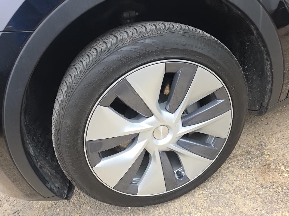 TESLA MODEL Y - 9