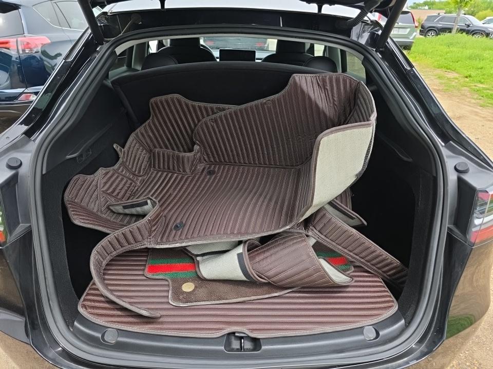 TESLA MODEL Y - 8