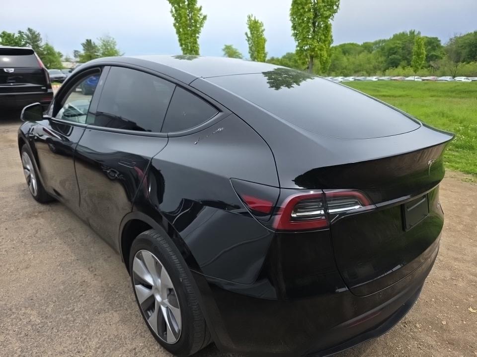 TESLA MODEL Y - 7