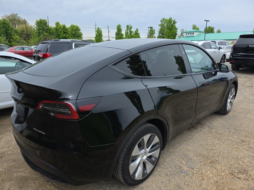 TESLA MODEL Y - 5