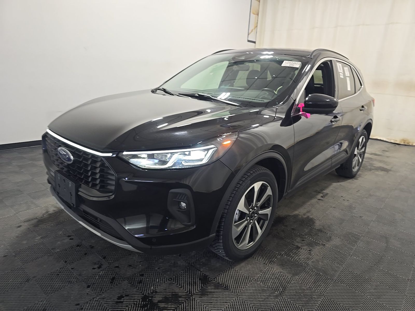 FORD ESCAPE - 1