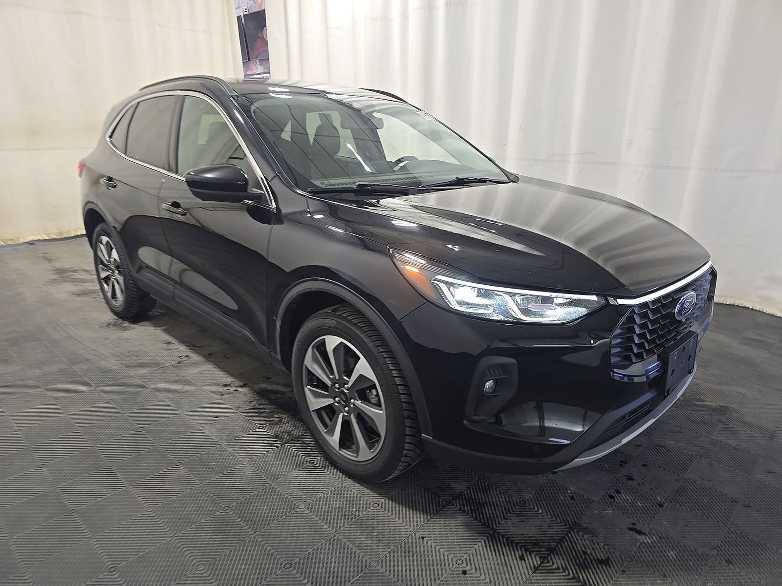 FORD ESCAPE - 4