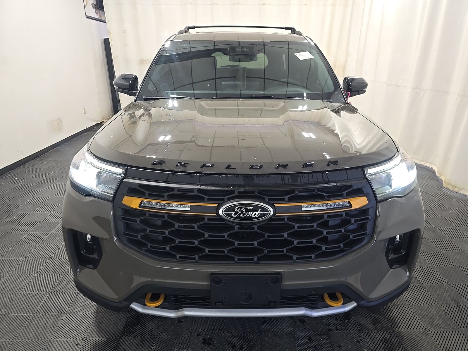 FORD EXPLORER - 3