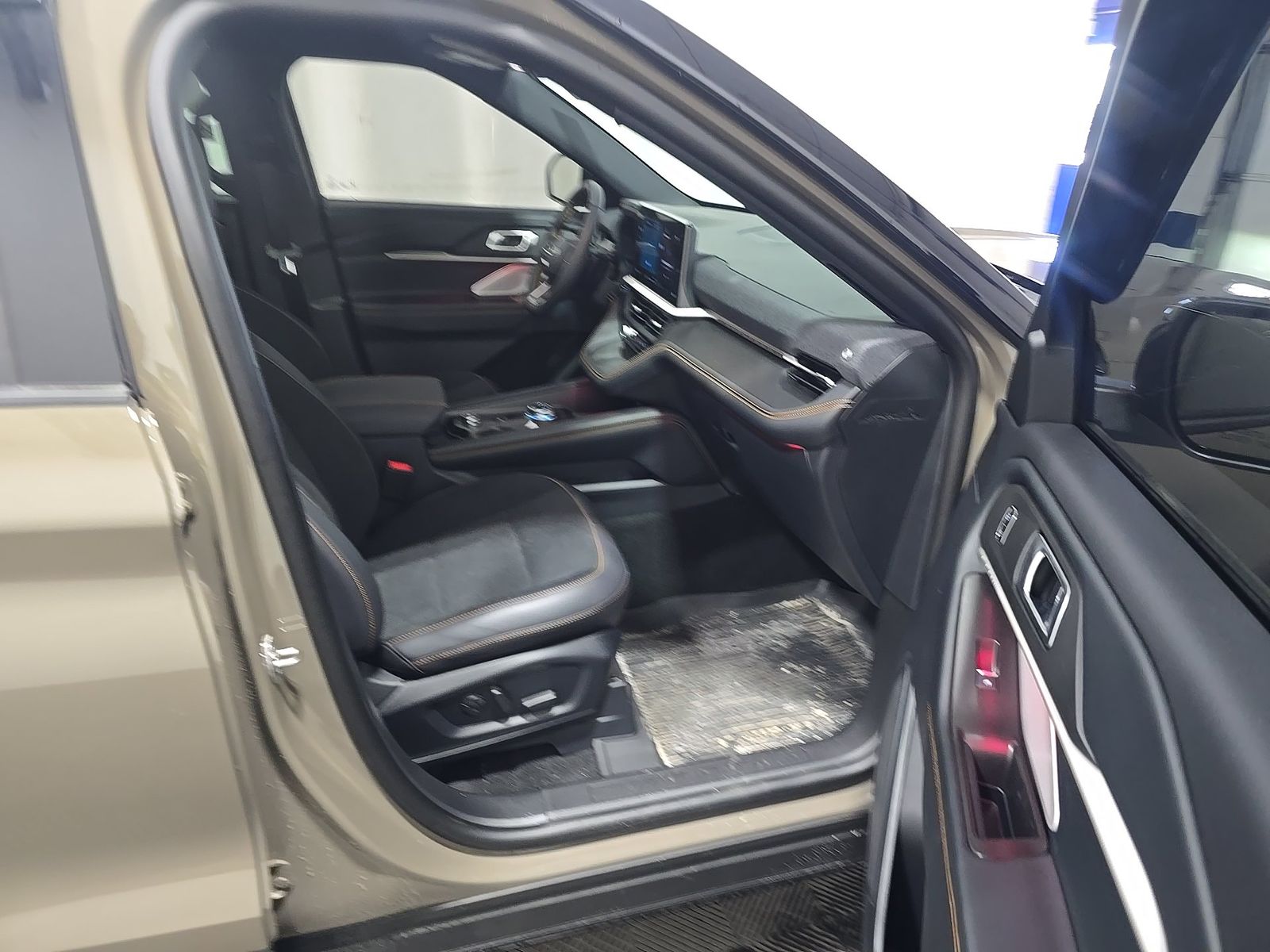 FORD EXPLORER - 9