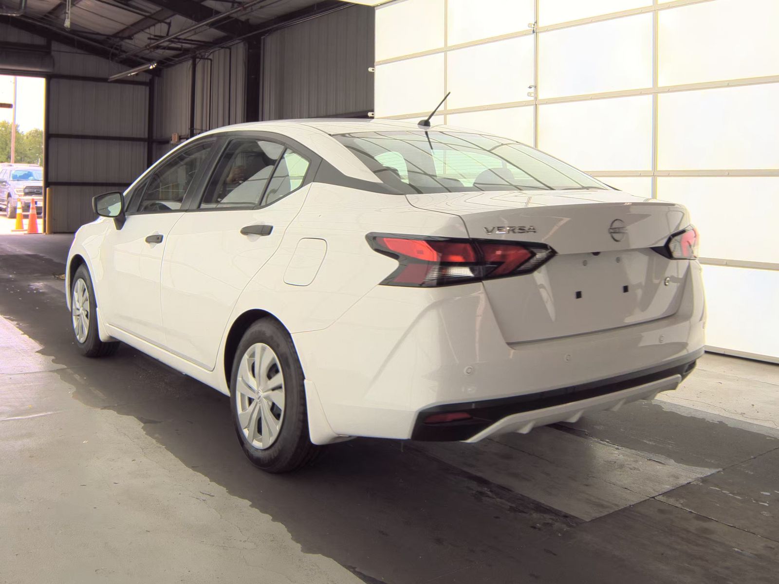 NISSAN VERSA - 9
