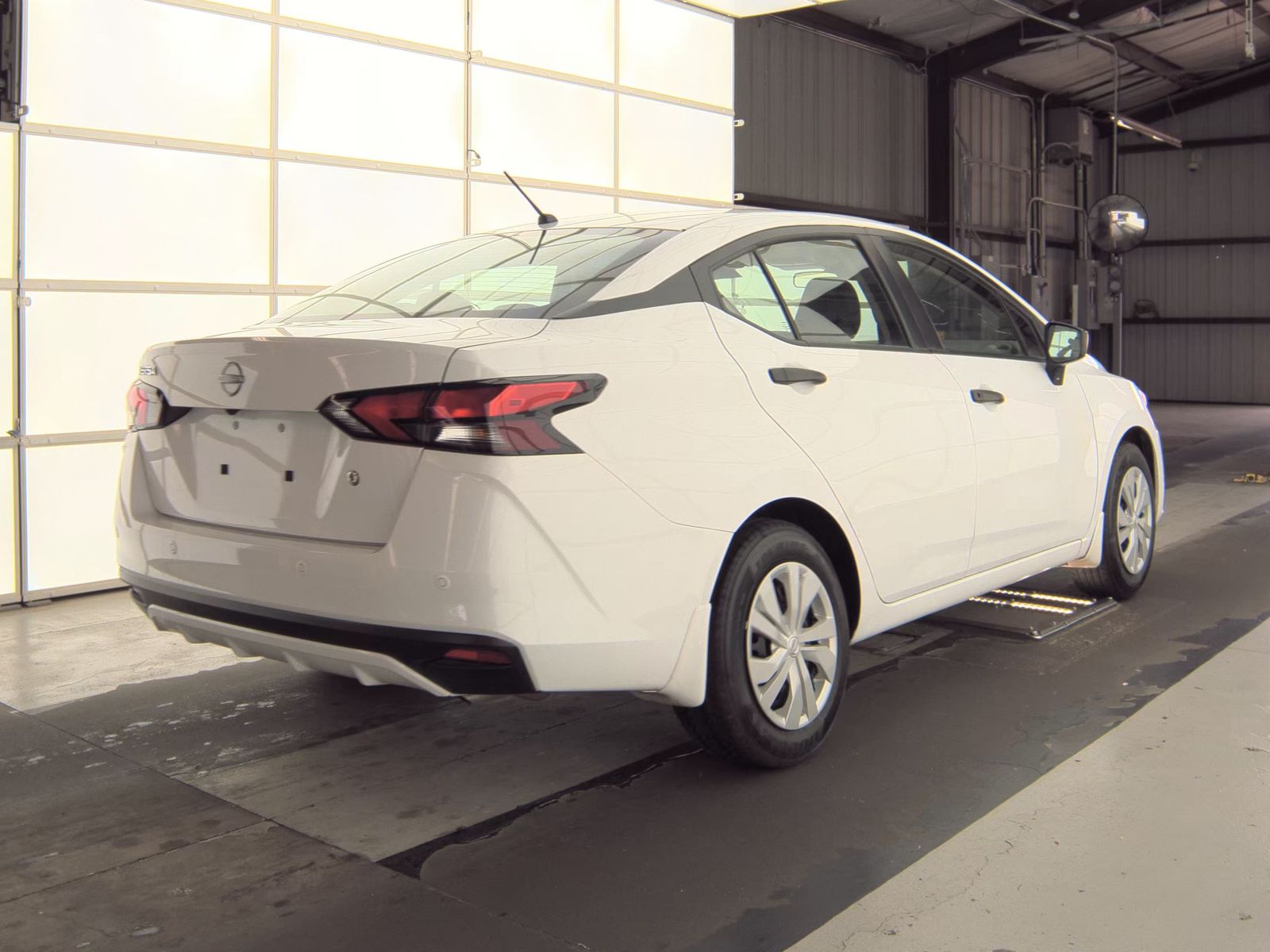 NISSAN VERSA - 6