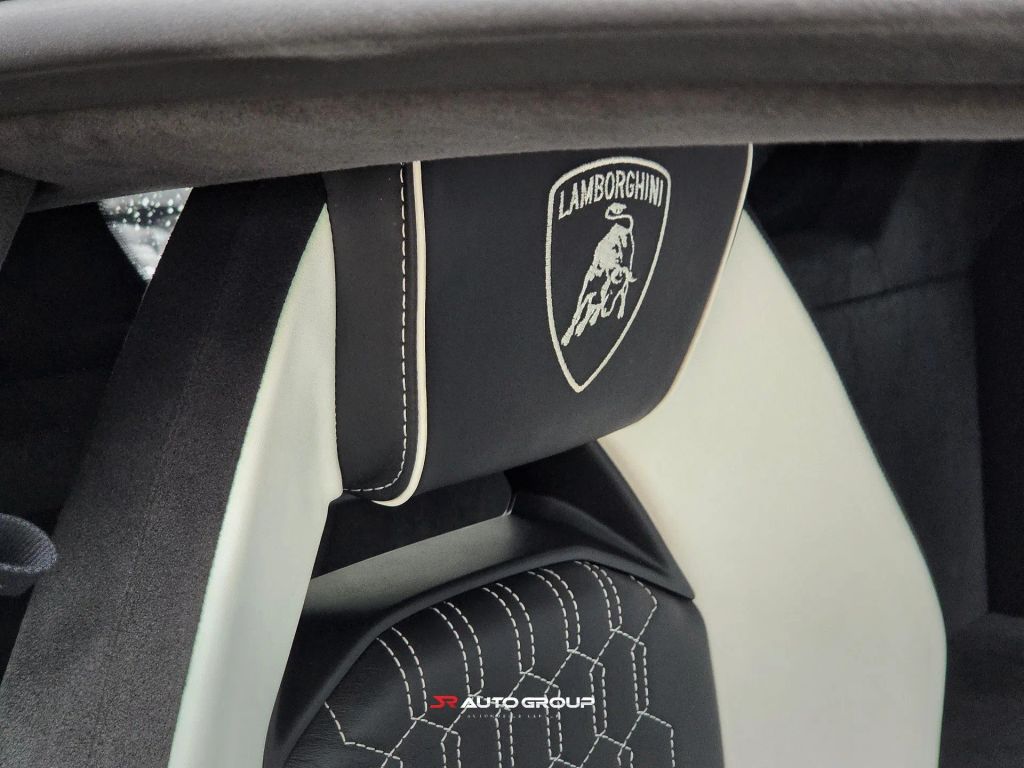 2024 Lamborghini Revuelto Base AWD