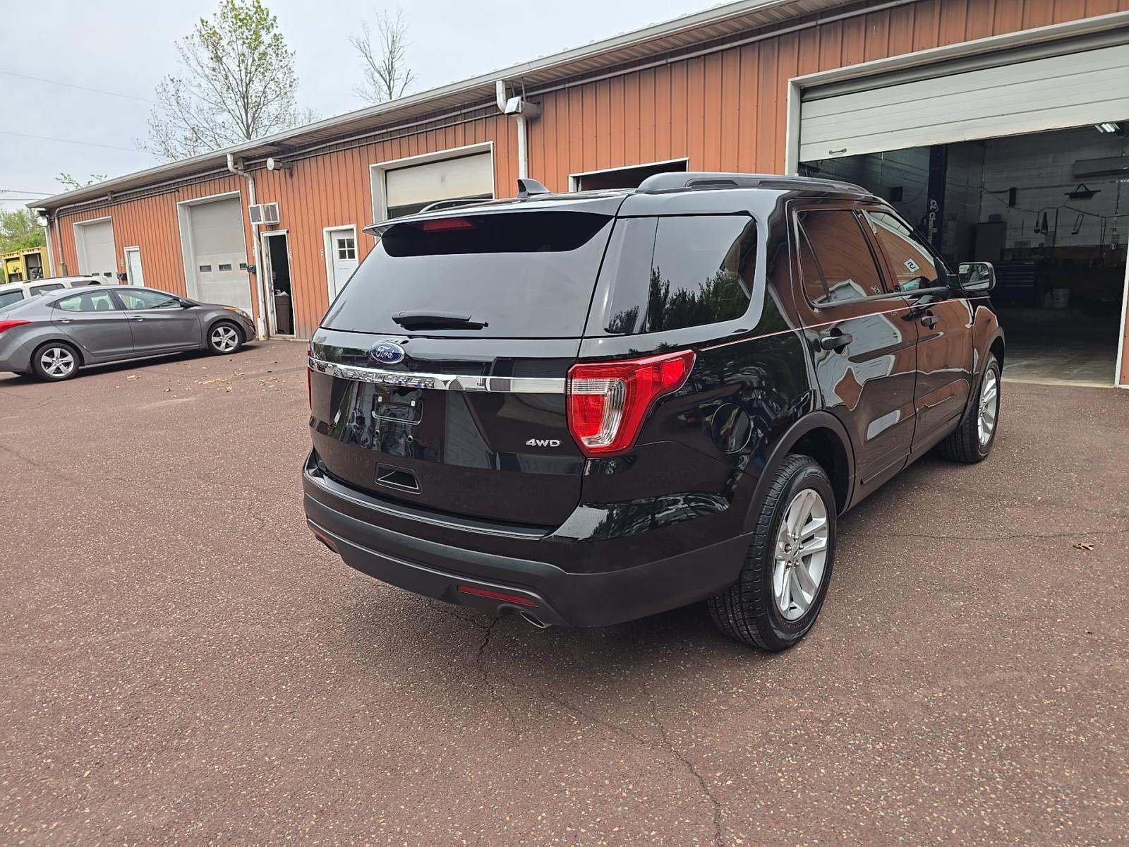 FORD EXPLORER - 3