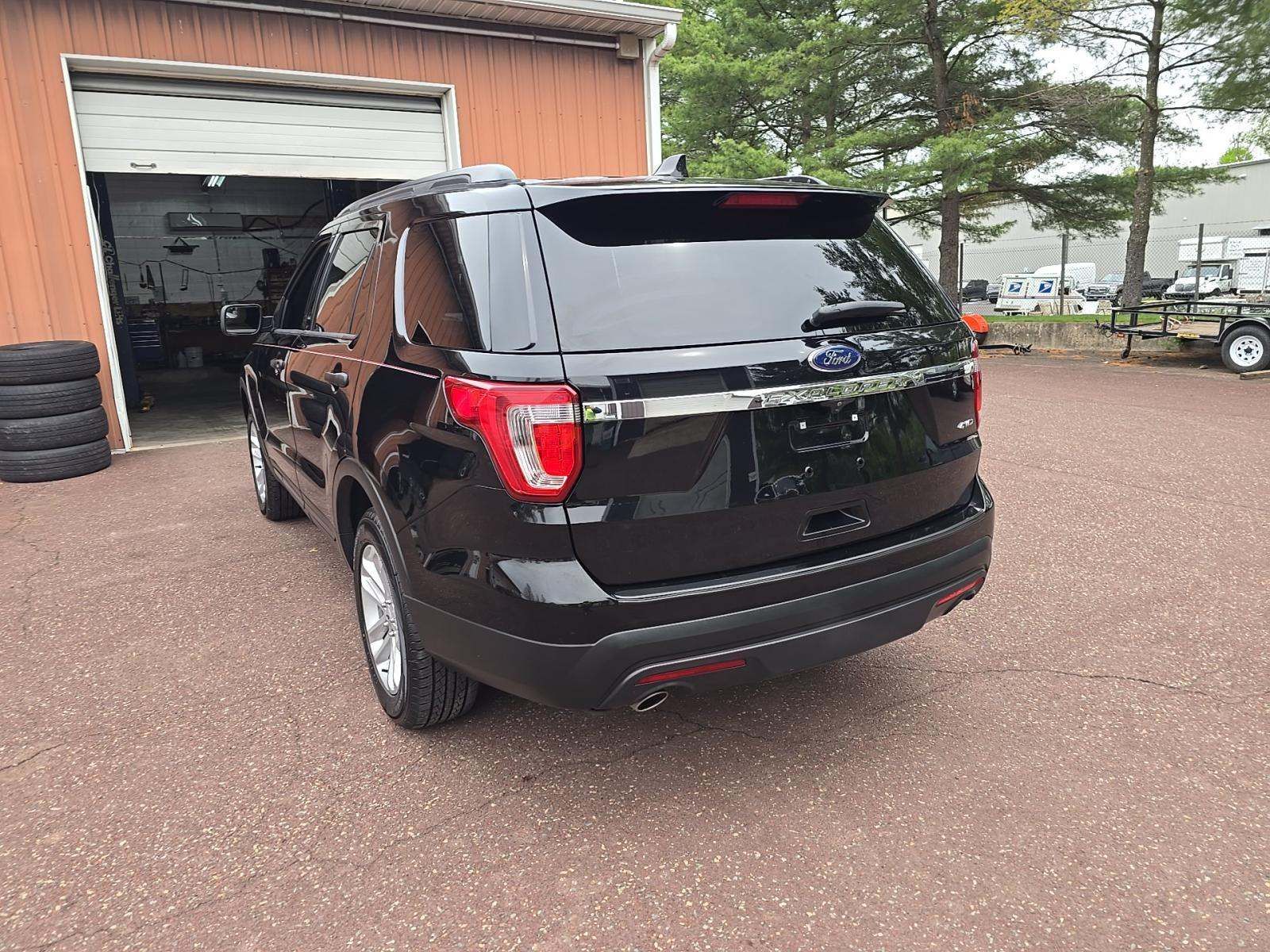 FORD EXPLORER - 4