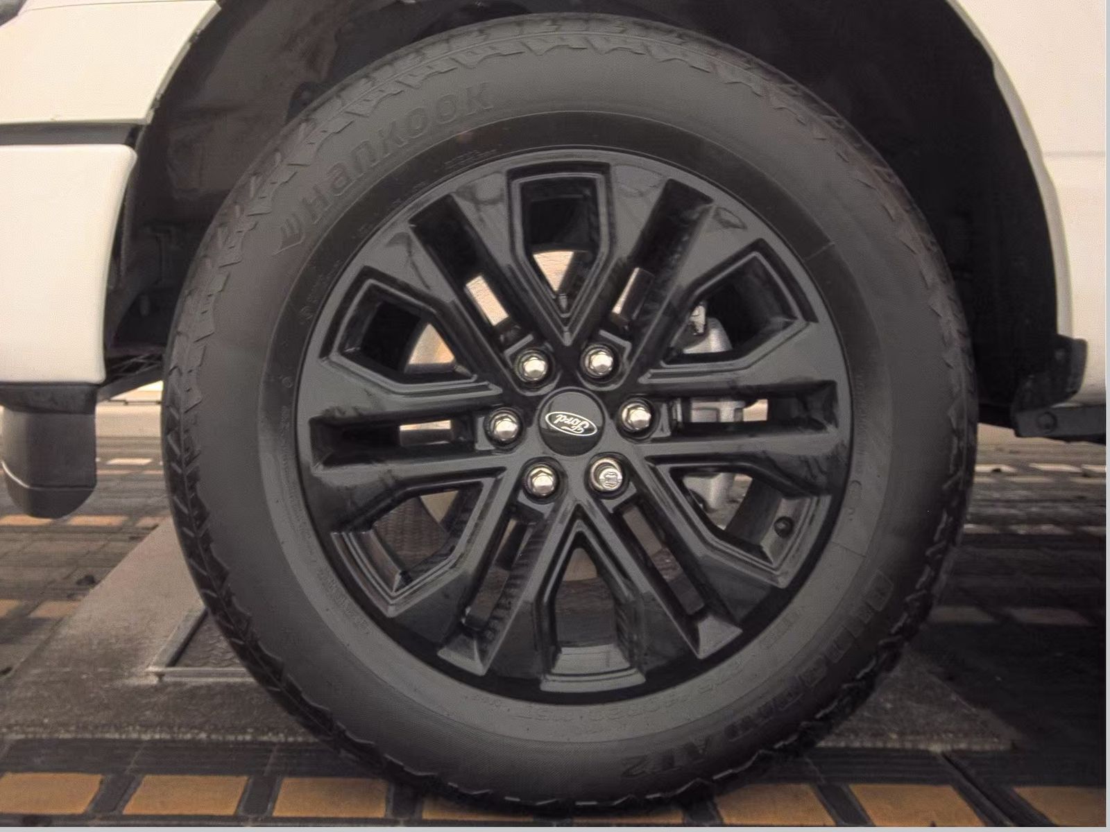 2024 Ford F-150 Hybrid Lariat AWD