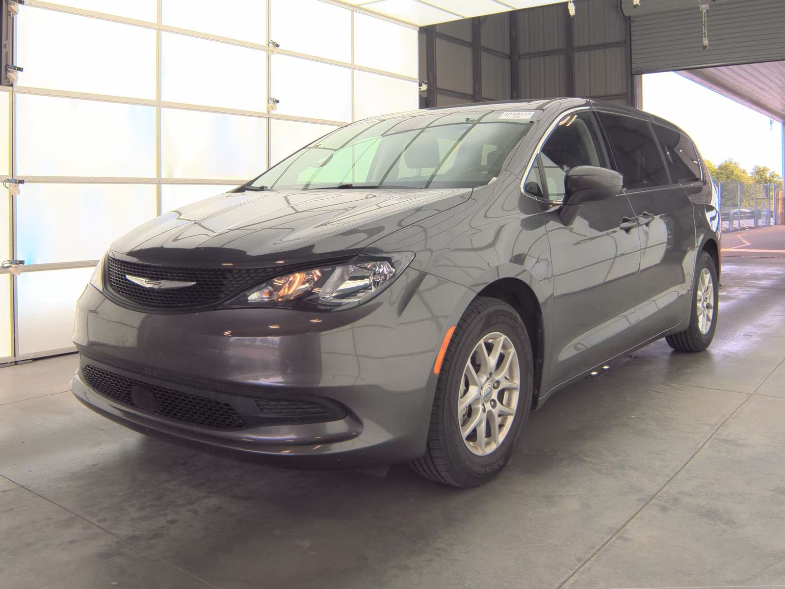CHRYSLER VOYAGER - 1