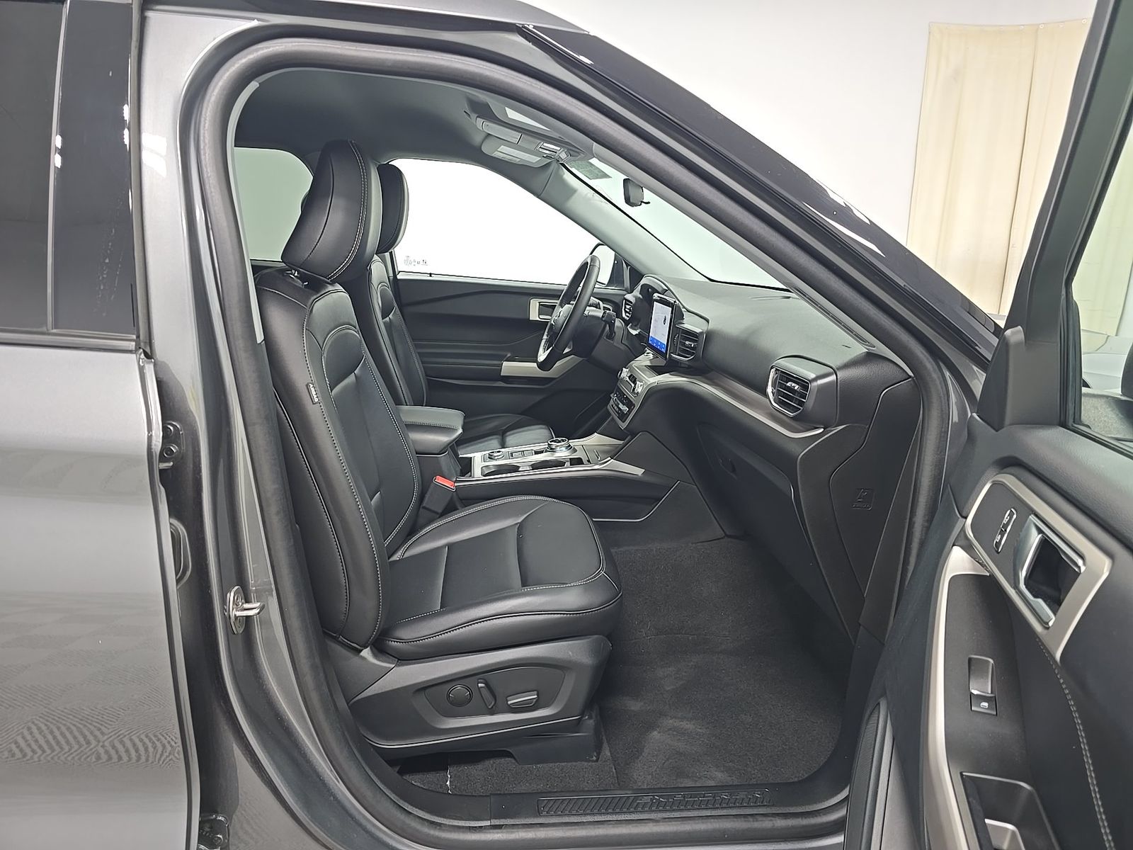 FORD EXPLORER - 9