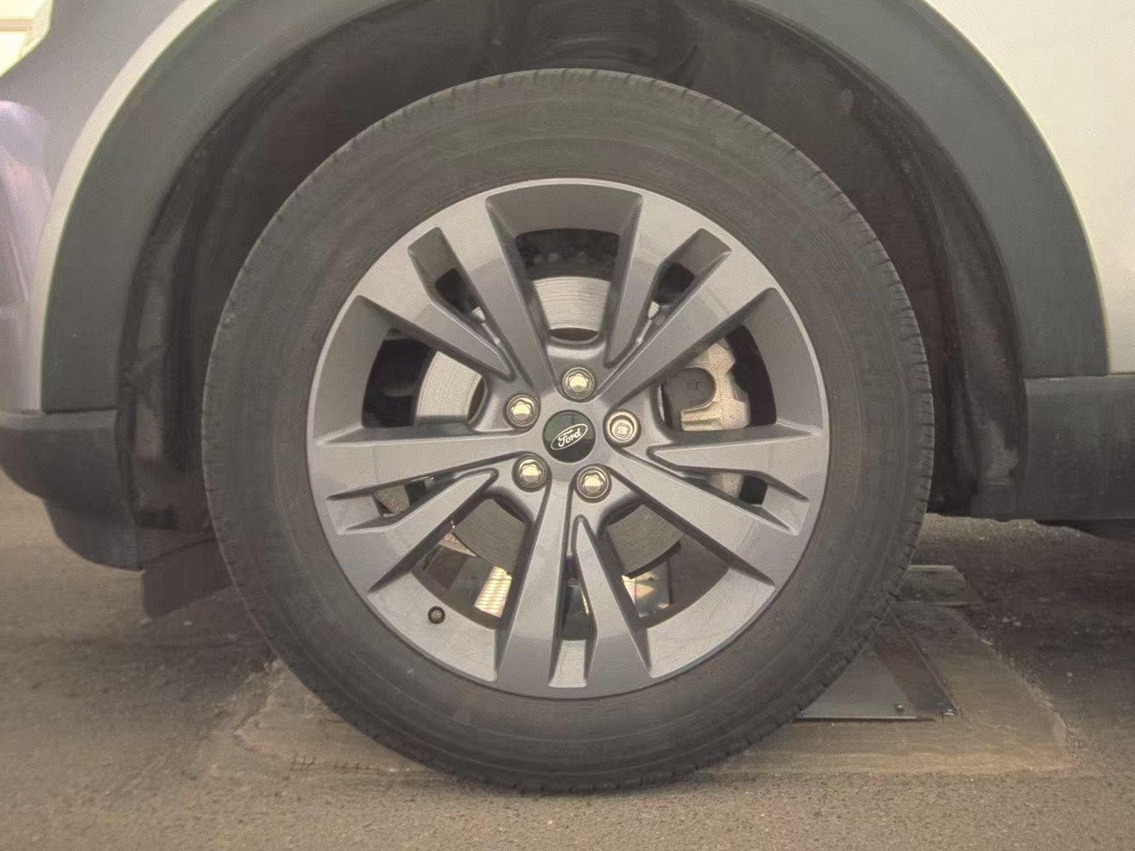 FORD EXPLORER - 10