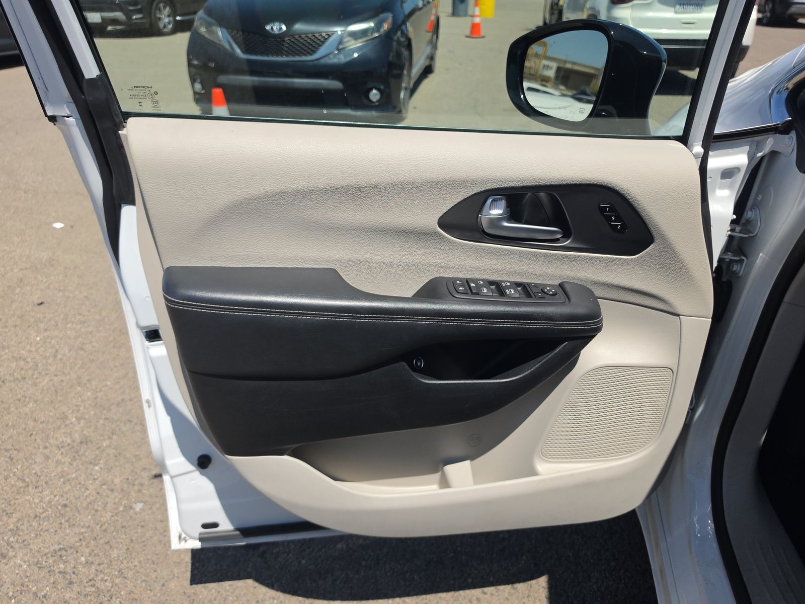 2024 Chrysler Pacifica Hybrid Select FWD