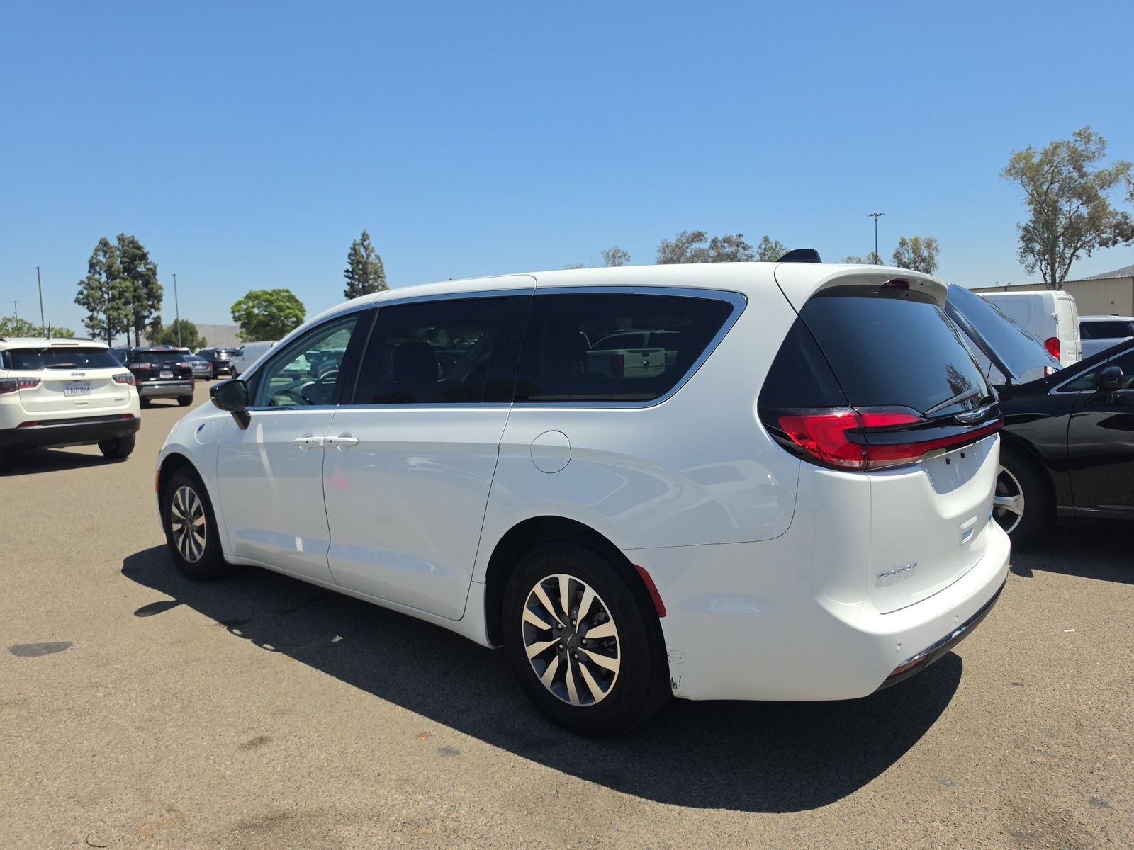2024 Chrysler Pacifica Hybrid Select FWD