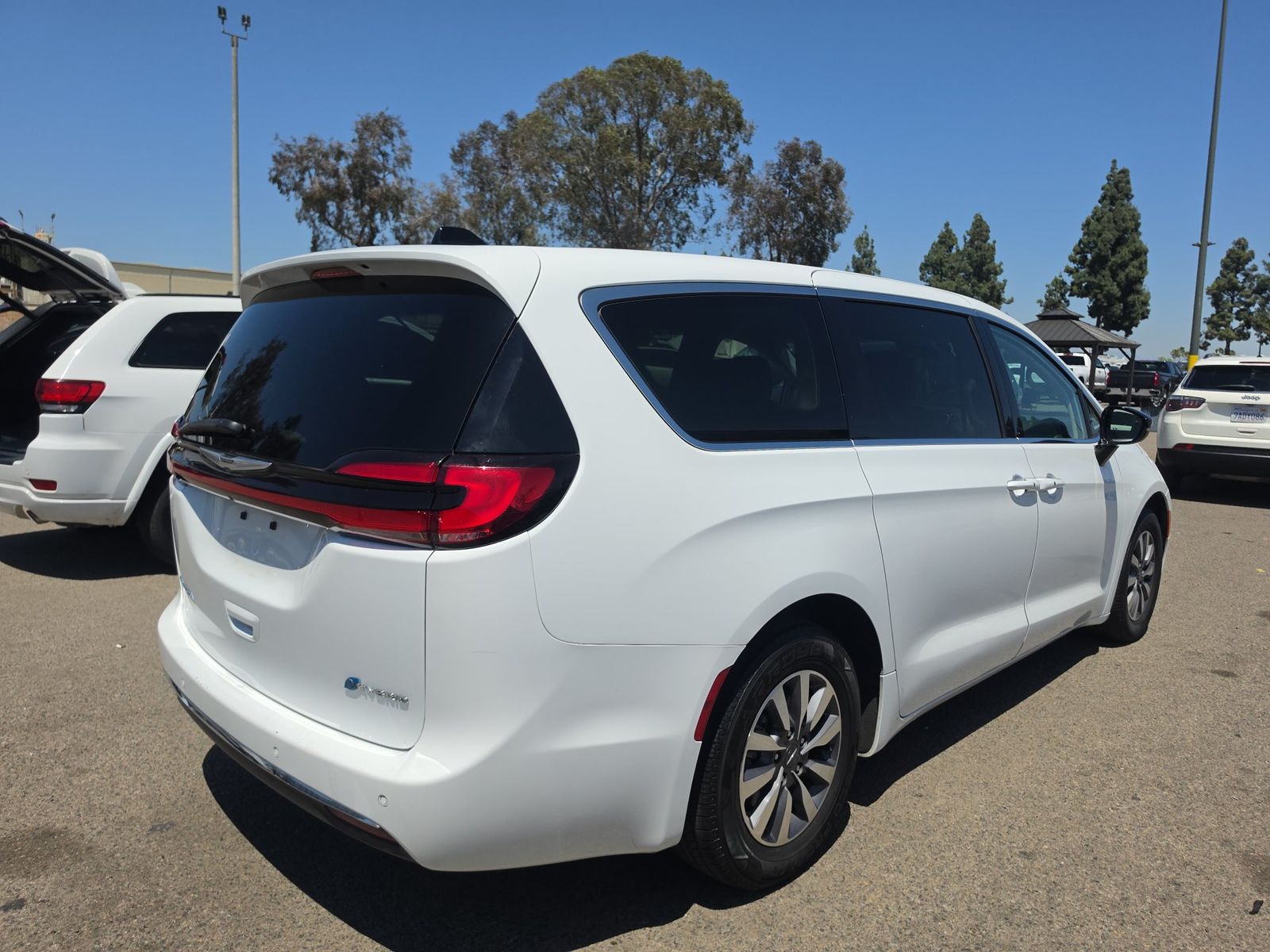 2024 Chrysler Pacifica Hybrid Select FWD