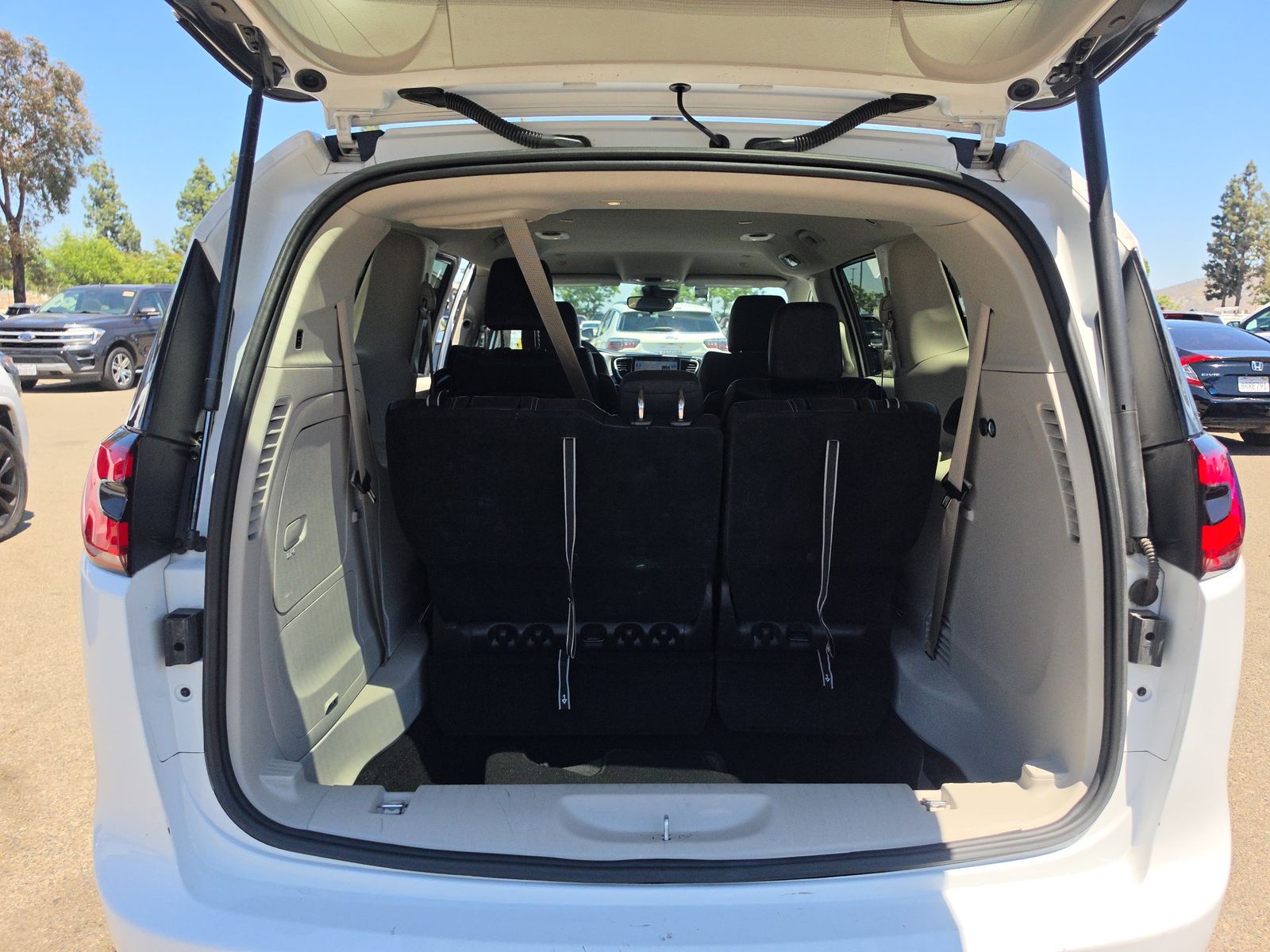 2024 Chrysler Pacifica Hybrid Select FWD