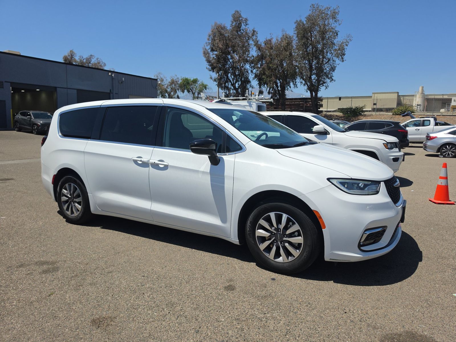 2024 Chrysler Pacifica Hybrid Select FWD