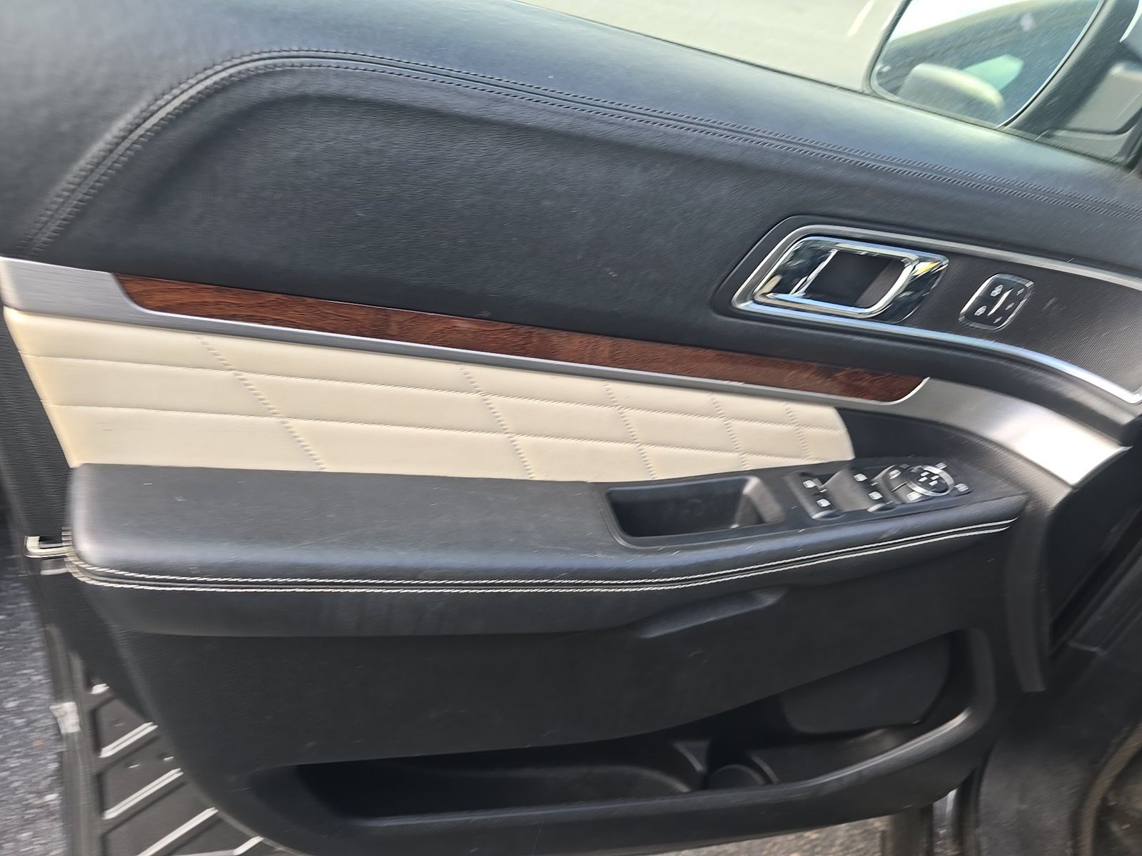 FORD EXPLORER - 10