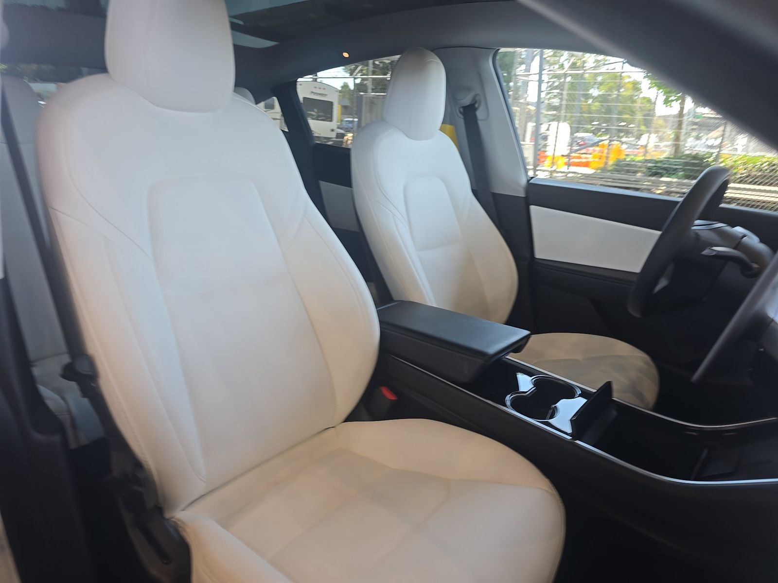 TESLA MODEL Y - 9