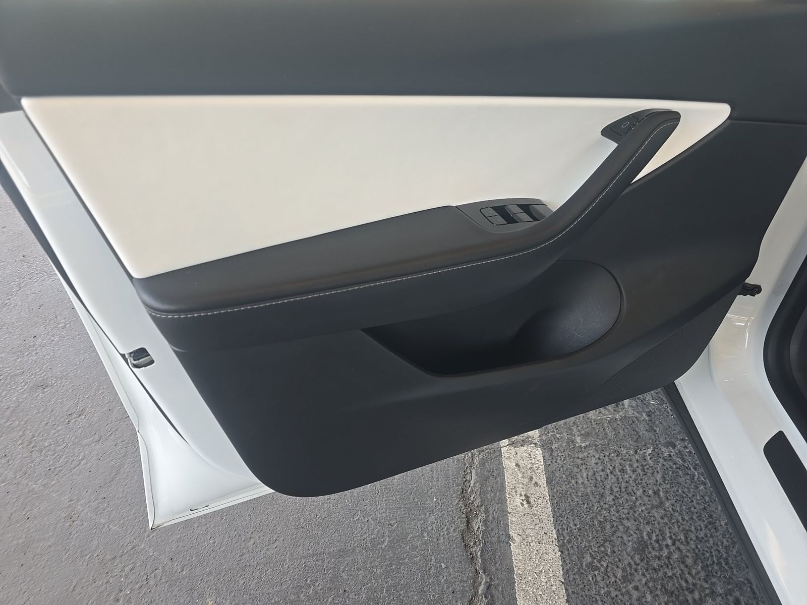 TESLA MODEL Y - 10