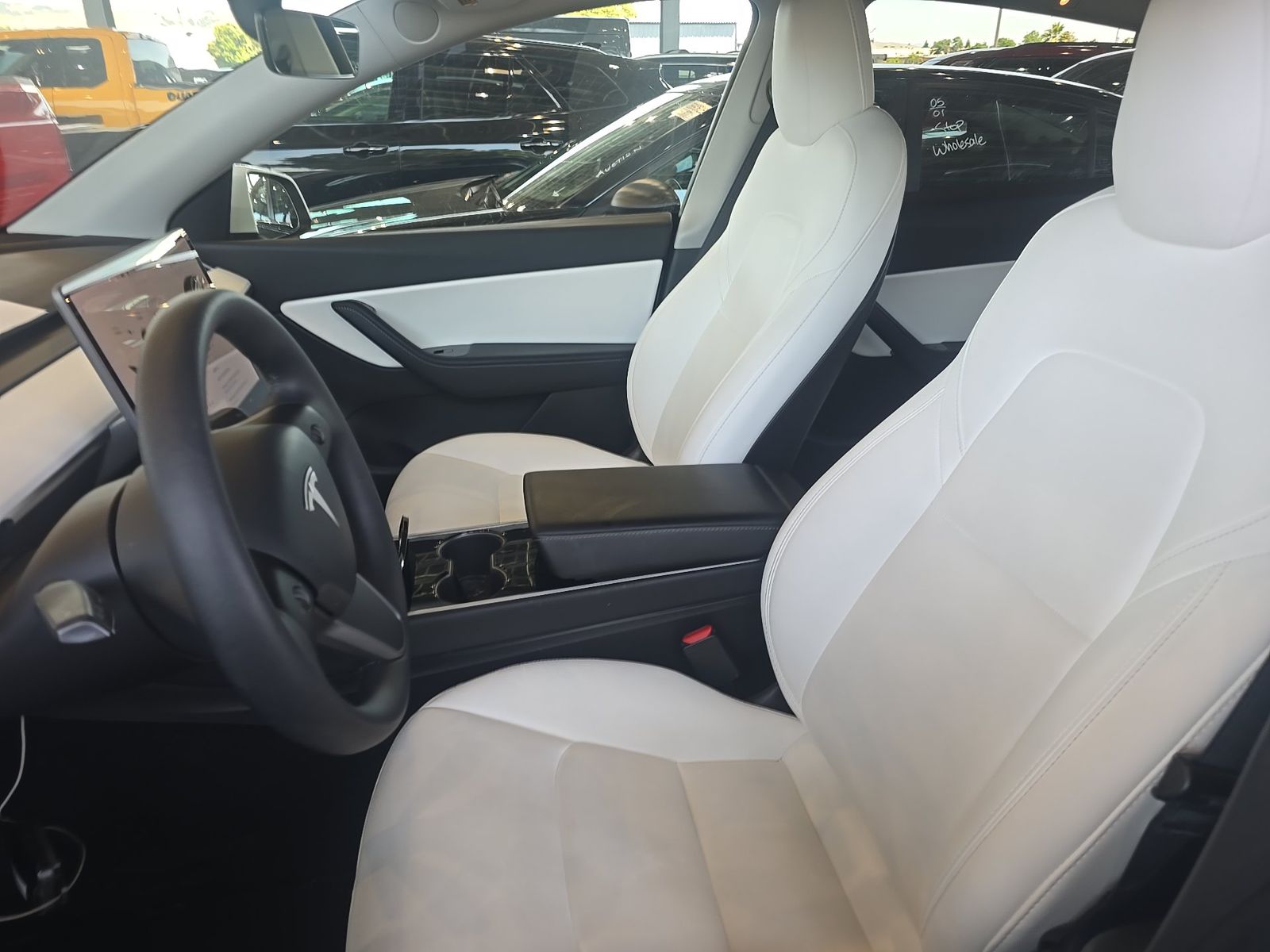 TESLA MODEL Y - 8