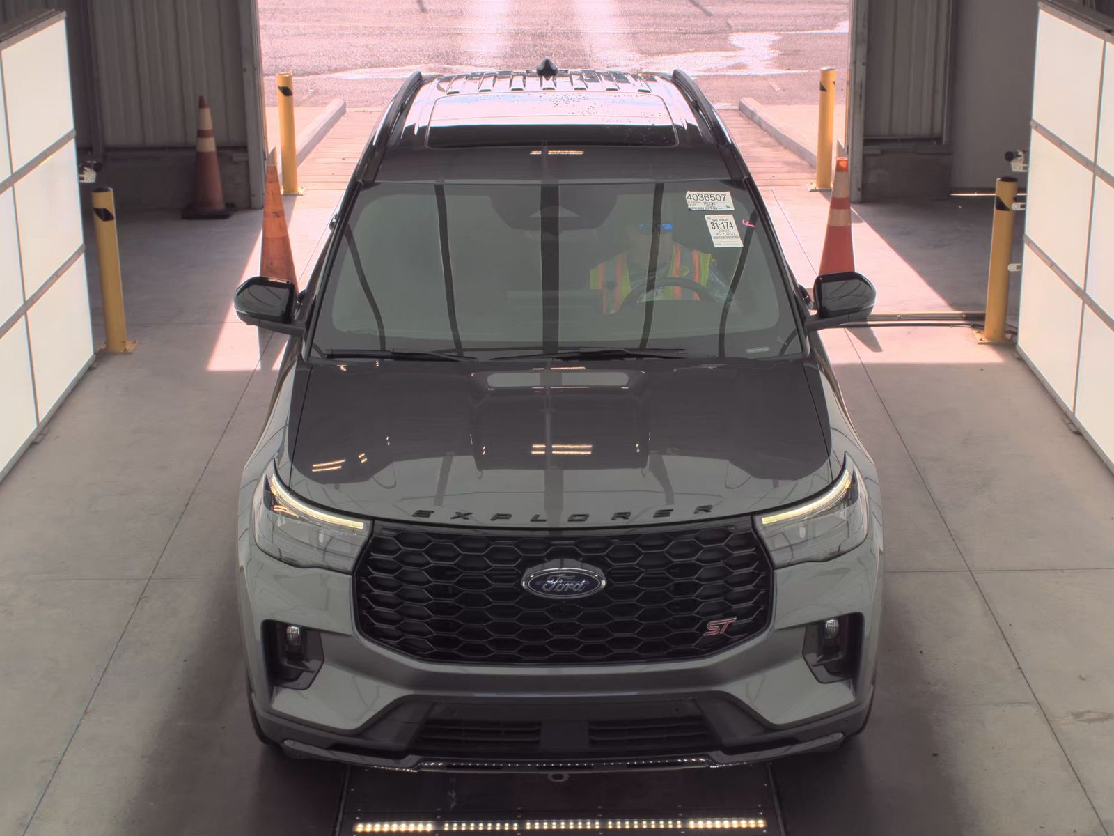 FORD EXPLORER - 3