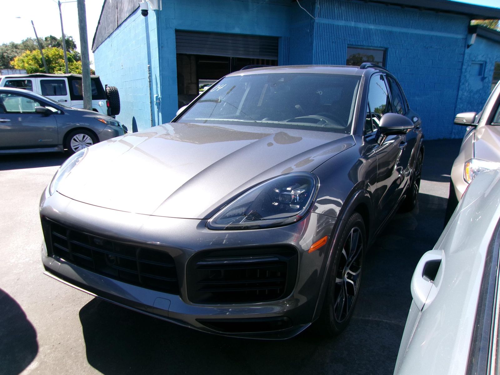 PORSCHE CAYENNE - 1